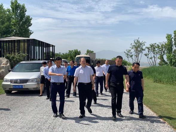 灞桥区美丽乡村产业投资考察活动——灞桥区政府及招商局携陕旅集团投资考察团调研“同尘酒店”项目